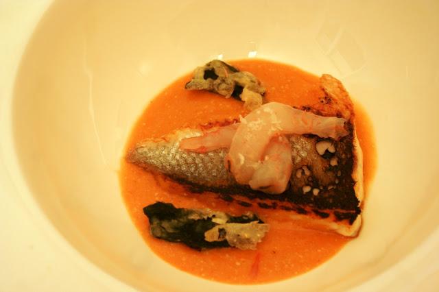 LUBINA CON SALSA DE GAMBAS Y COCO