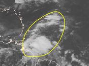 Vigorosa Onda Tropical bajo observación Centro Nacional Huracanes. Avanza hacia Noreste Venezuela