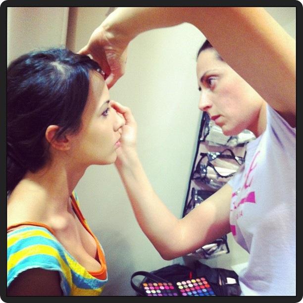 MAKE UP