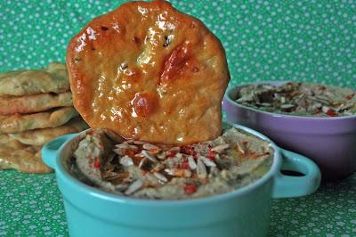 Baba ghanoush con pan naan de ajo