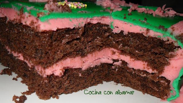 TARTA DE CHOCOLATE Y PASTA DE CHICLE.