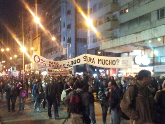 Docentes en lucha por una educación pública  digna