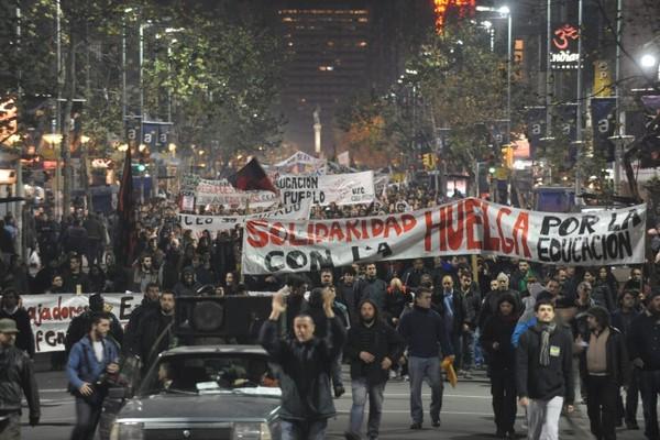 Docentes en lucha por una educación pública  digna