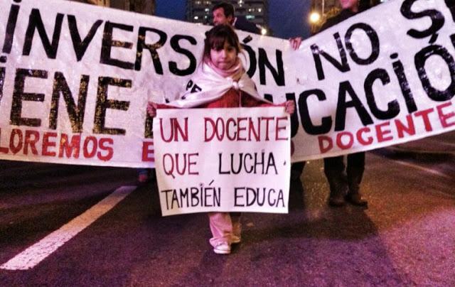 Docentes en lucha por una educación pública  digna