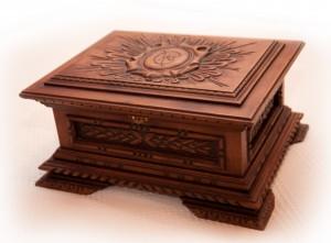 caja joyero artesanal en madera de cedro.