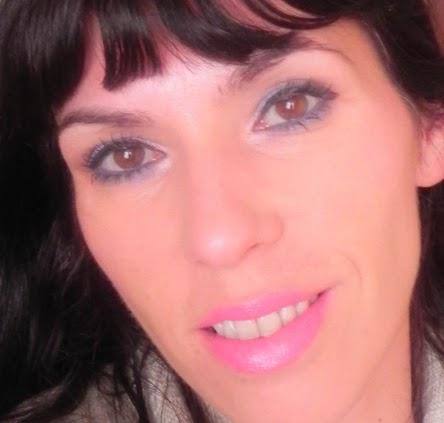 Pon un pañuelo en tu look: maquillaje y manicura