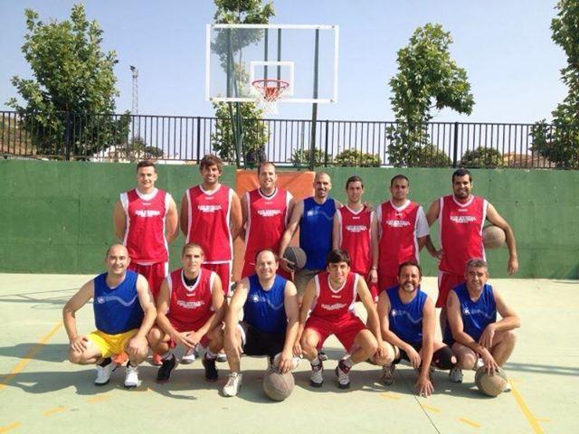 Foto: Se ha llevado a cabo el primer encuentro de baloncesto. Veteranos & Almexia Basquet, con colaboración del Área de Deportes del Ayuntamiento de Almogia.