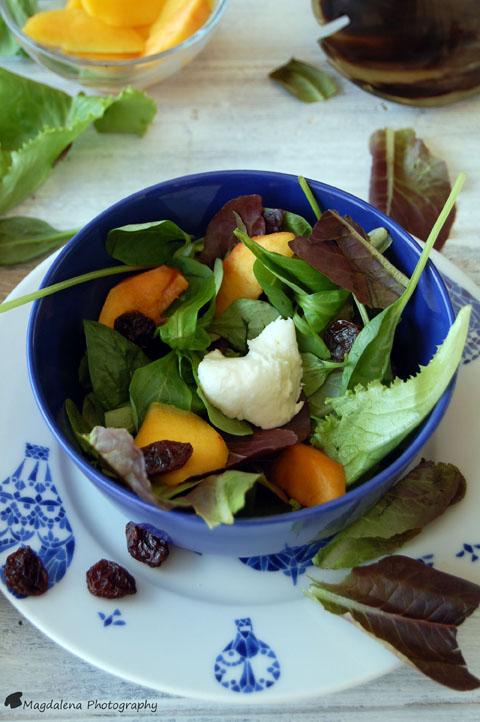 ENSALADA DE MELOCOTÓN, PASAS Y MOZZARELLA