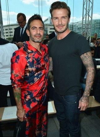 David Beckham en camiseta, Marc Jacobs en pijama