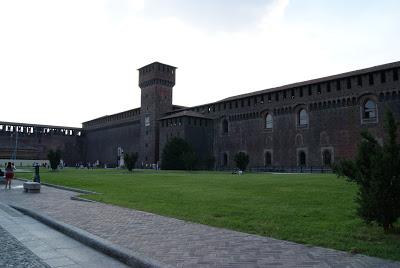 SAN SIRO – CASTILLO SFORCESCO – DE TIENDAS – DUOMO EN LA NOCHE
