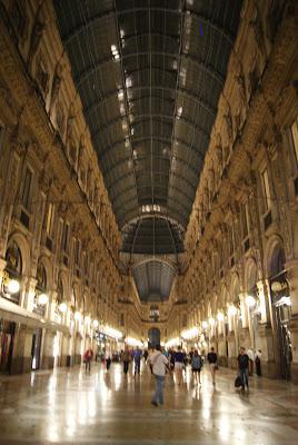 SAN SIRO – CASTILLO SFORCESCO – DE TIENDAS – DUOMO EN LA NOCHE