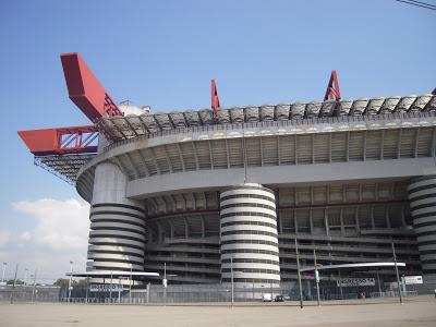 SAN SIRO – CASTILLO SFORCESCO – DE TIENDAS – DUOMO EN LA NOCHE