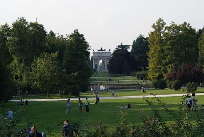 SAN SIRO – CASTILLO SFORCESCO – DE TIENDAS – DUOMO EN LA NOCHE