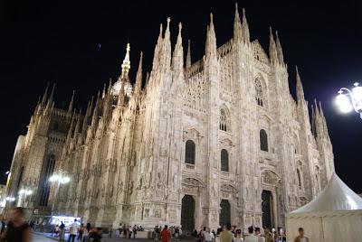 SAN SIRO – CASTILLO SFORCESCO – DE TIENDAS – DUOMO EN LA NOCHE