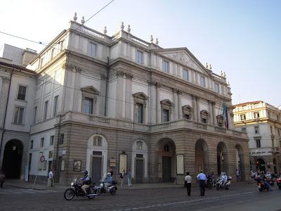 SAN SIRO – CASTILLO SFORCESCO – DE TIENDAS – DUOMO EN LA NOCHE