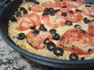 Trigo bulgur, tomate y aceitunas con costra