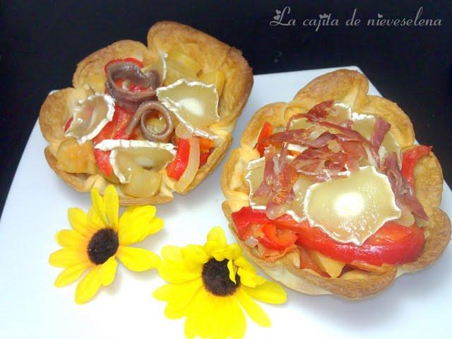 Copa crujiente de escalivada con anchoas y queso de cabra