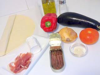 Copa crujiente de escalivada con anchoas y queso de cabra