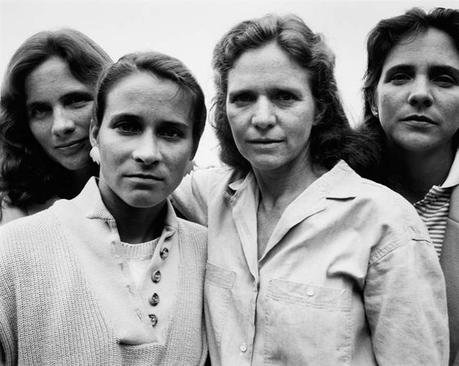 the-brown-sisters-take-photo-every-year-for-36-years-13