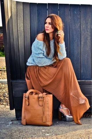 Con faldas y a lo loco!!! Pero que sea larga...