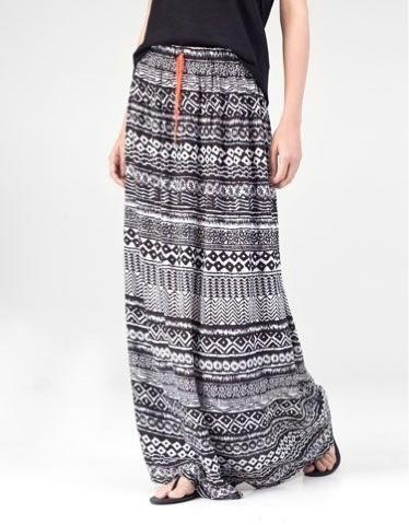 Con faldas y a lo loco!!! Pero que sea larga...