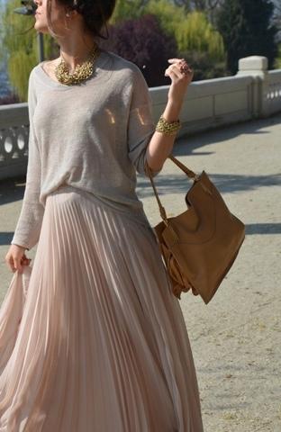 Con faldas y a lo loco!!! Pero que sea larga...