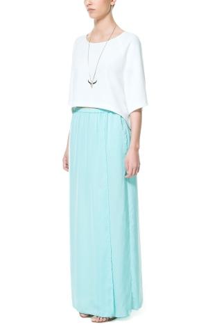 Con faldas y a lo loco!!! Pero que sea larga...