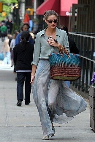 Con faldas y a lo loco!!! Pero que sea larga...