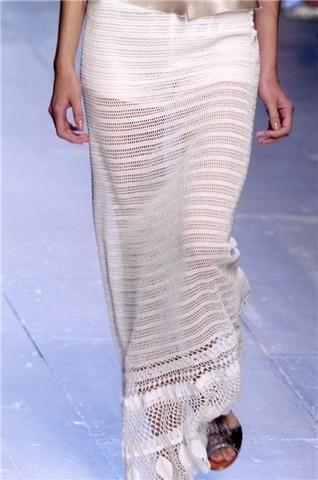 Con faldas y a lo loco!!! Pero que sea larga...