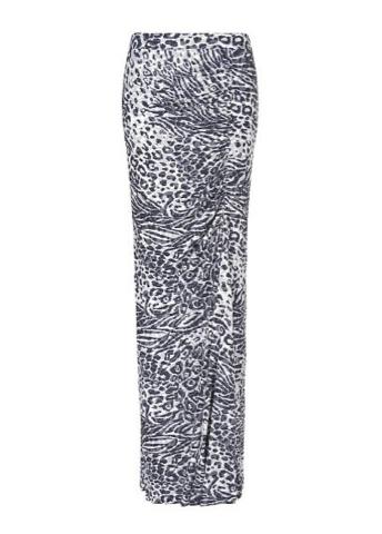 Con faldas y a lo loco!!! Pero que sea larga...