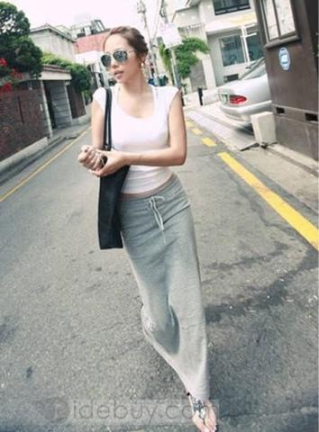 Con faldas y a lo loco!!! Pero que sea larga...