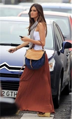 Con faldas y a lo loco!!! Pero que sea larga...