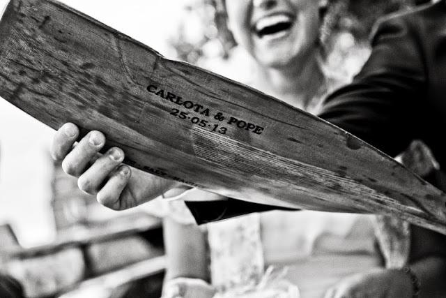 Bodas de hoy...¡Otaduy viste a la novia!