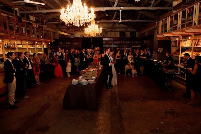 Bodas de hoy...¡Otaduy viste a la novia!