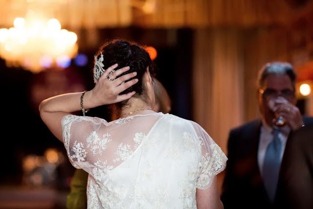 Bodas de hoy...¡Otaduy viste a la novia!