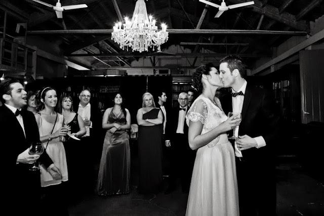 Bodas de hoy...¡Otaduy viste a la novia!