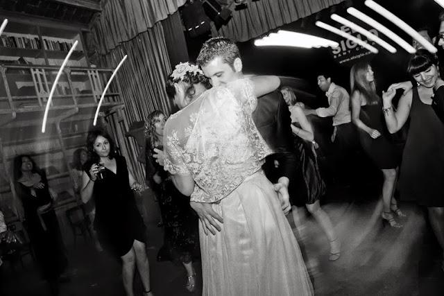 Bodas de hoy...¡Otaduy viste a la novia!