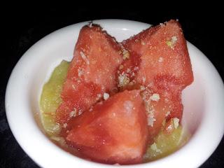 Sandía Fashion chispeante sobre puré de manzana