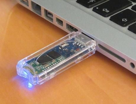 Babuino, pequeño dispositivo para controlar cualquier electrónico mediante un móvil babuino-ordenador