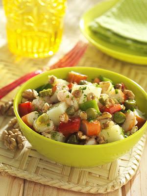 Salpicón de marisco con nueces de california