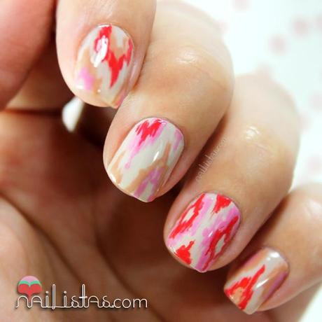 Uñas decoradas con estampado IKAT