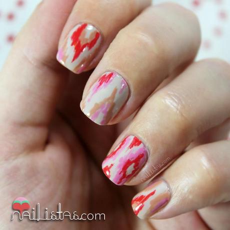 Uñas decoradas con estampado IKAT | Diseño de uñas fácil