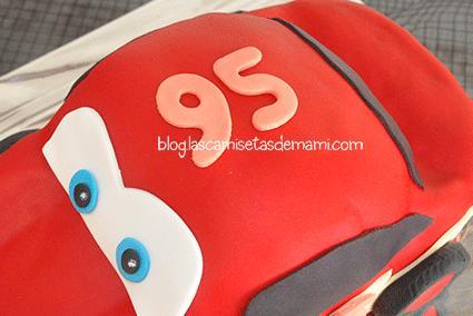 tarta rayo mcqueen 1 Como hacer una tarta de Rayo Mcqueen paso a paso