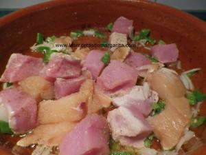 Arroz con pollo y magro de cerdo en costra