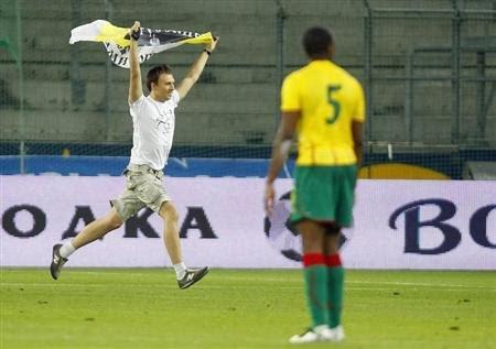 Camerún, suspendida indefinidamente por la FIFA