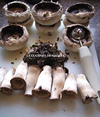 CHAMPIÑONES RELLENOS EMPANADOS