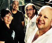 De izquiera a derecha: Kim Deal, Joey Santiago, David Lovering y Black Francis pixies