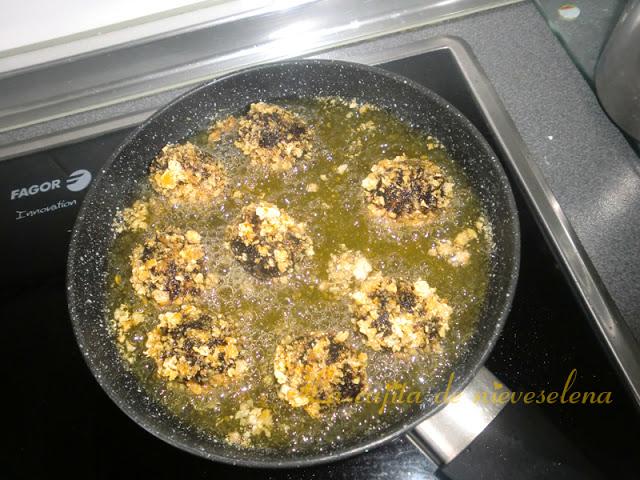 Torreznos de morcilla con mermelada de tomate y pimiento verde