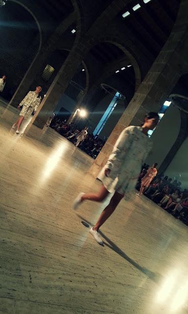 Desfile de los alumnos de la escuela Felicidad Duce.