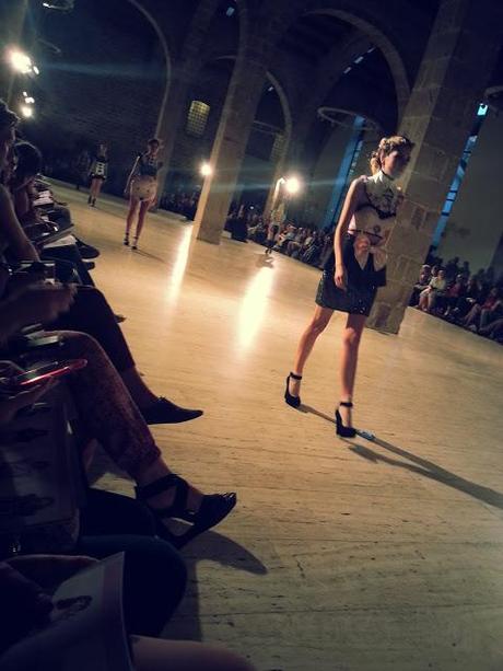 Desfile de los alumnos de la escuela Felicidad Duce.